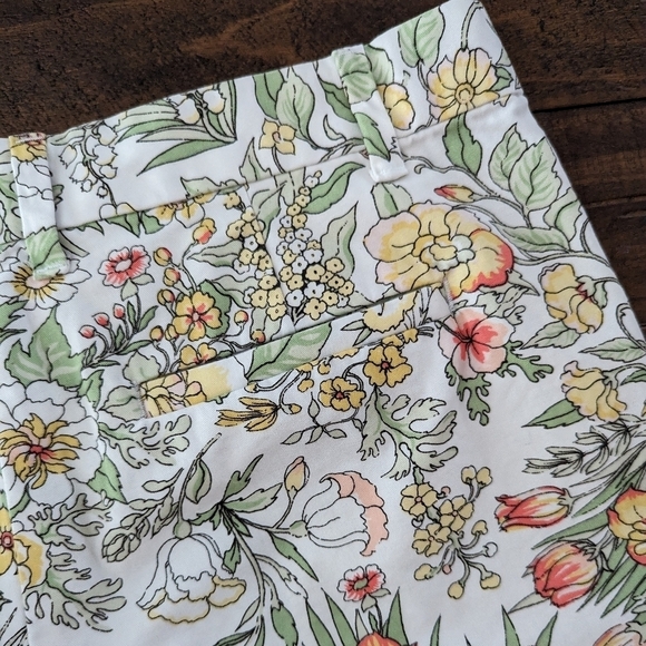 Gap Khakis Floral Summer Shorts 2 White Multicolor flowers - Picture 4 of 11